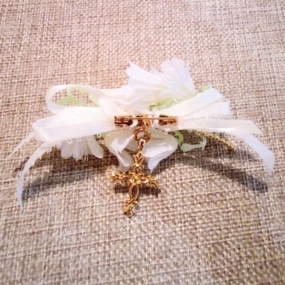 Vintage Avon Season of Lilies Pin 1995 Christian Religious - Picture 4 of 7